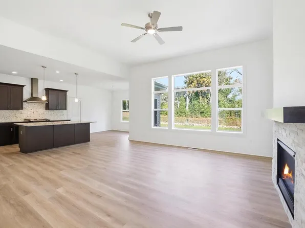 842 Medina DRIVE, Mukwonago, WI 53149