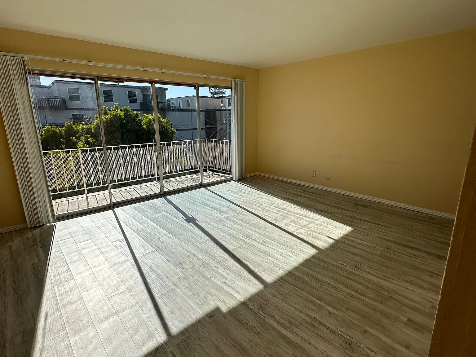 2 bed, 1.5 bath, 1010 sqft, $3,499 — Photo 1