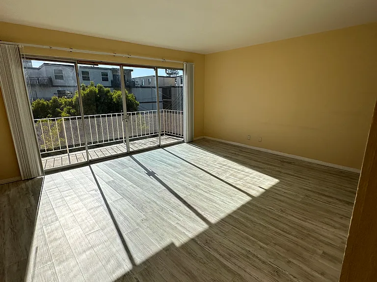 2533 Hillegass Ave #301 — Photo 1