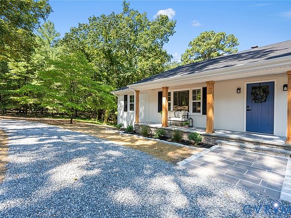 4th image of 379 Mallard Dr