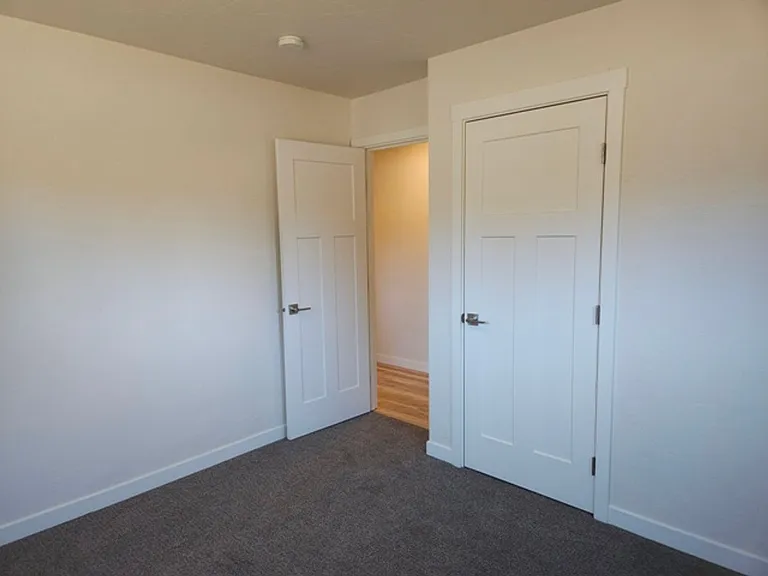 3994 Crestview Dr S — Photo 17