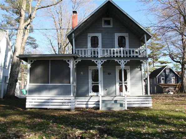 42848 Ontario Ave, Wellesley Island, NY 13640