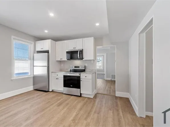 47 Walnut St, Lowell, MA