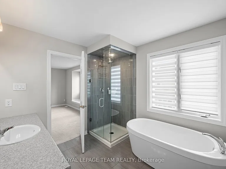 127 Solaris Dr — Photo 16