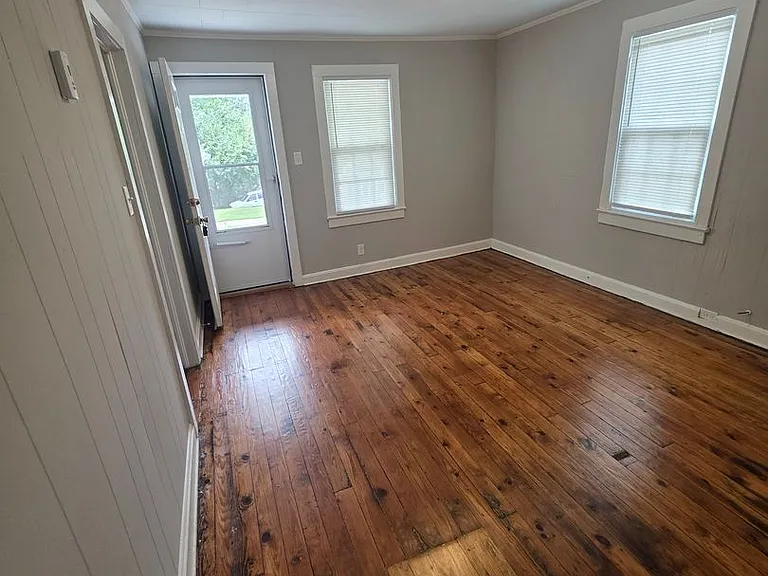 329 W 23rd St — Photo 3