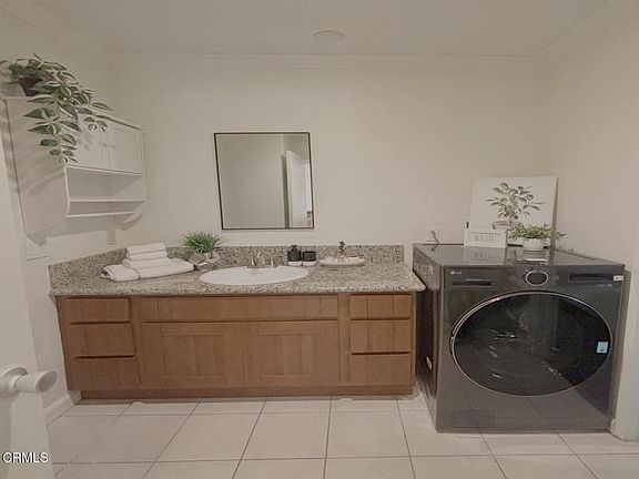 4th image of 360 S Euclid Ave Unit 126