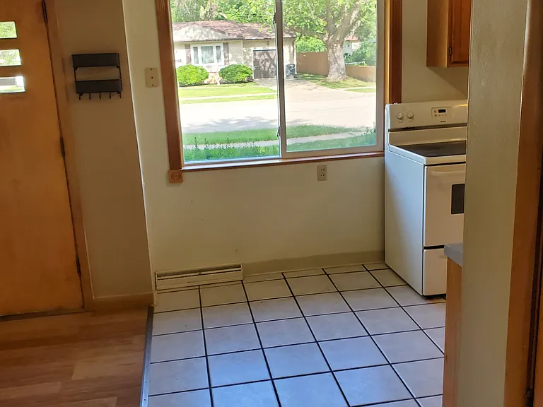 1163 Higgins Ave — Photo 25