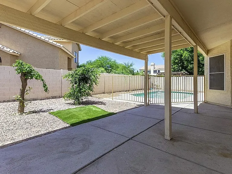658 N Poplar Ct — Photo 8