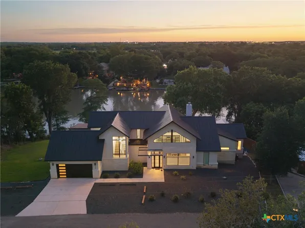 230 Turtle Ln, Seguin, TX 78155