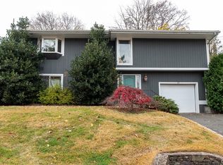 83 Edgepark Rd, White Plains, NY 10603