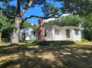 553 Shore Rd, Bourne, MA 02532