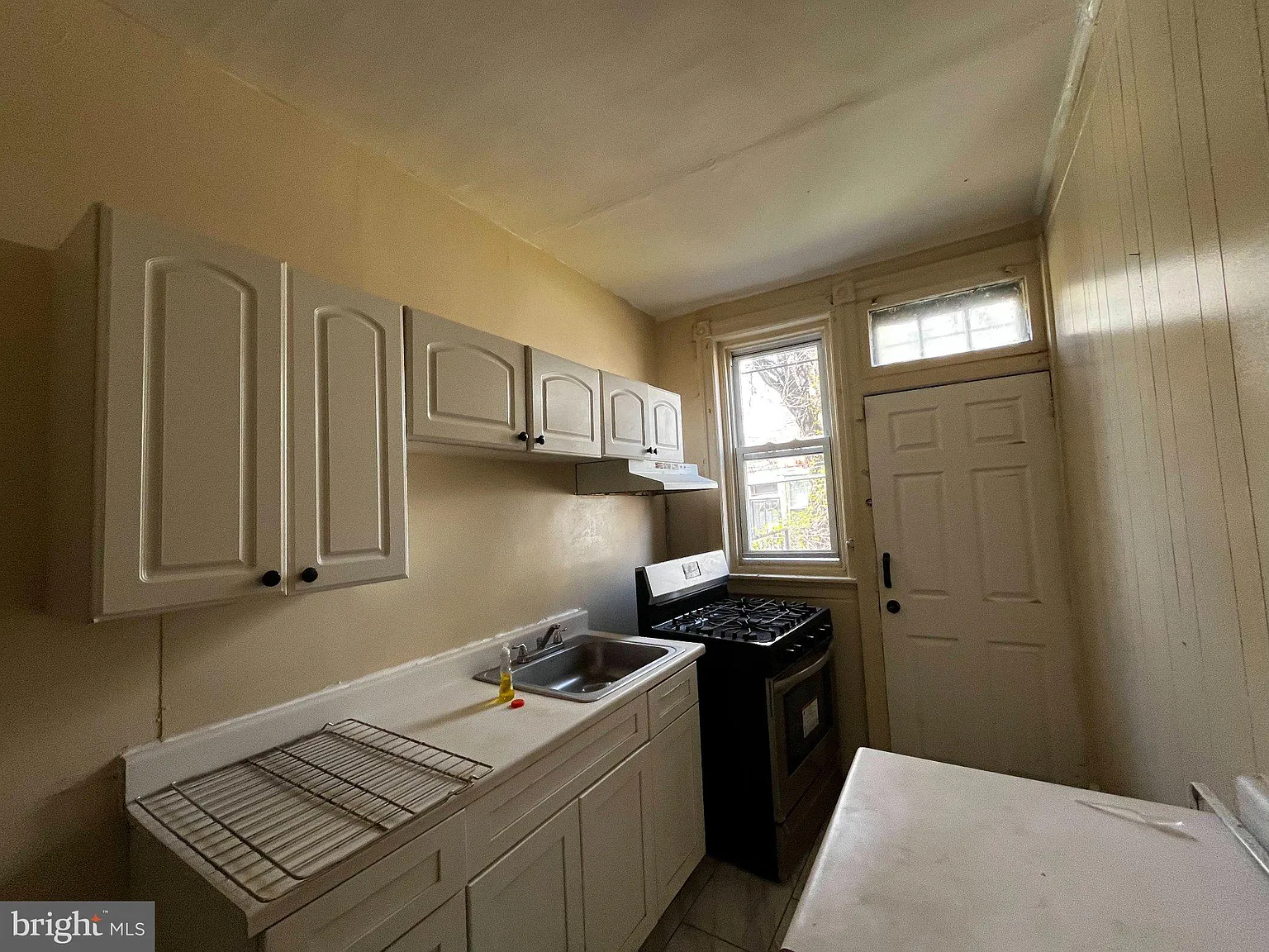 3 bed, 1.0 bath, 960 sqft, $1,200 — Photo 4