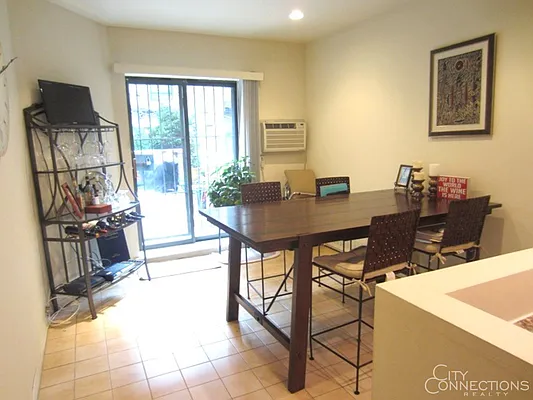 Rented by City Connections Realty | media 11