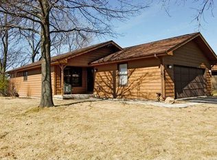 417 S Whispering Hills Dr, Naperville, IL 60540
