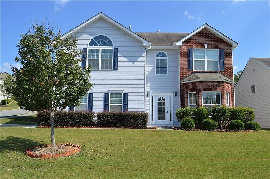 5 bed, 2.5 bath, 2696 sqft, $2,700 — Photo 1