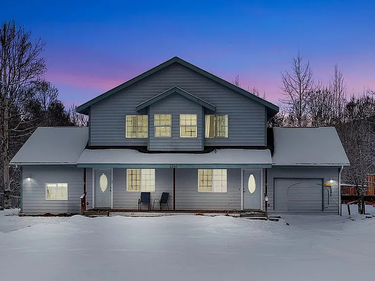 1501 W Vaunda Ave — Photo 1