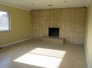 46815 Rose Ln, Chesterfield, MI 48047