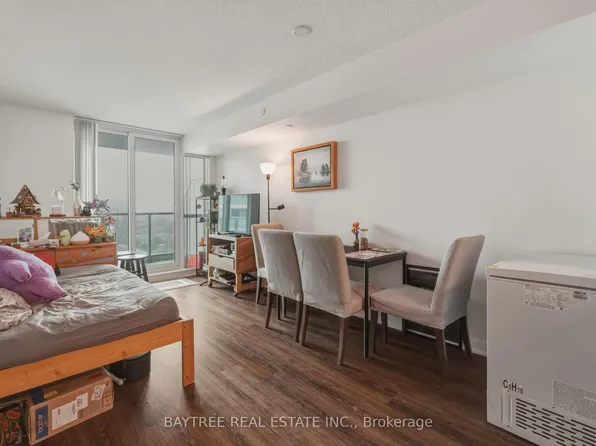 215 Sherway Gardens Rd #1111, Toronto, ON M9C 0A4