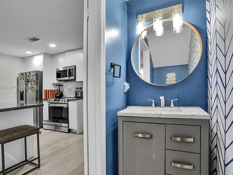 850 Sorrento Dr — Photo 14
