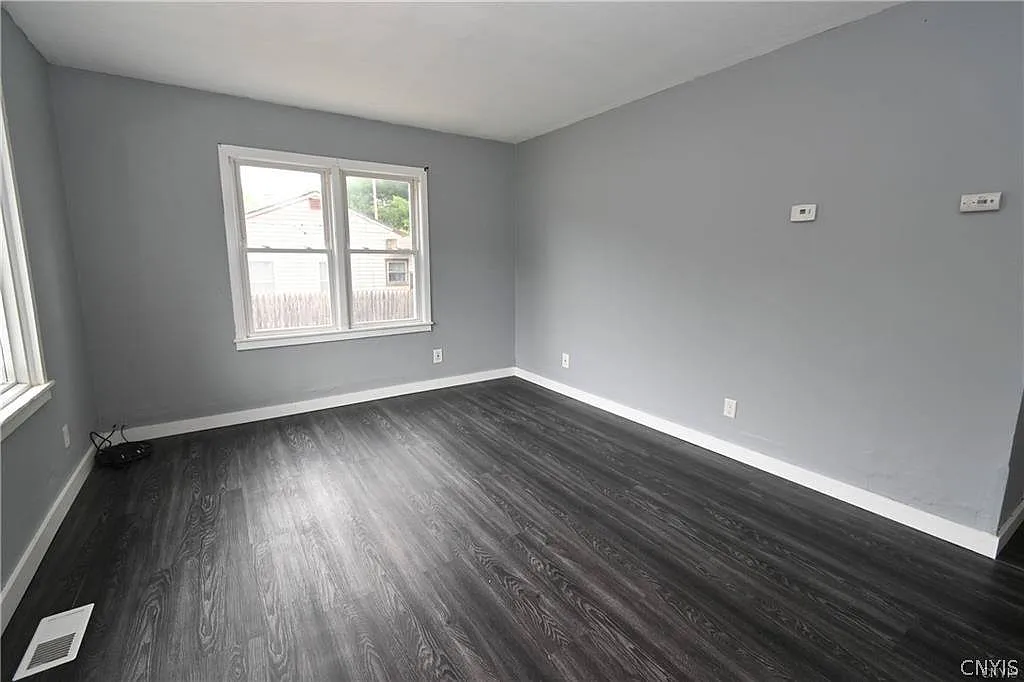 3 bed, 976 sqft, $2,250 — Photo 4