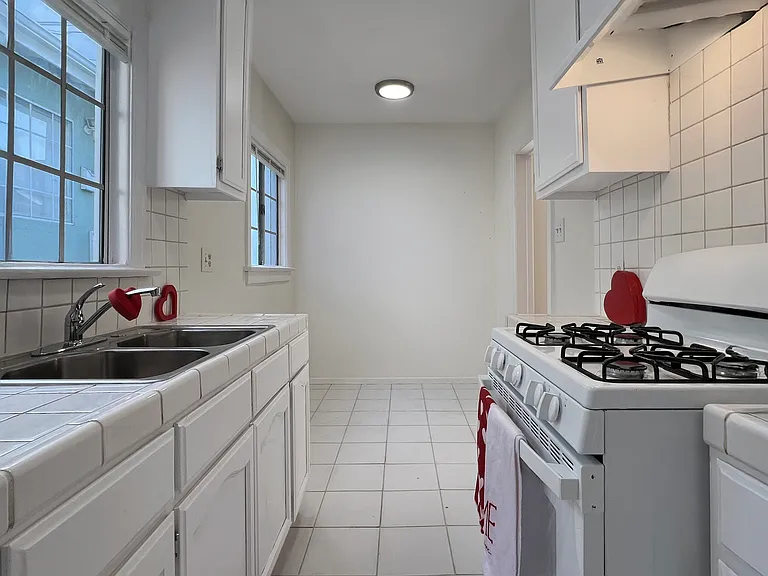 1164 N Loma Vista Dr — Photo 4