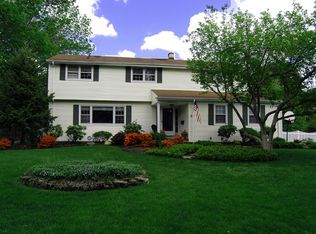 27 Blauvelt Dr, Harrington Park, NJ 07640