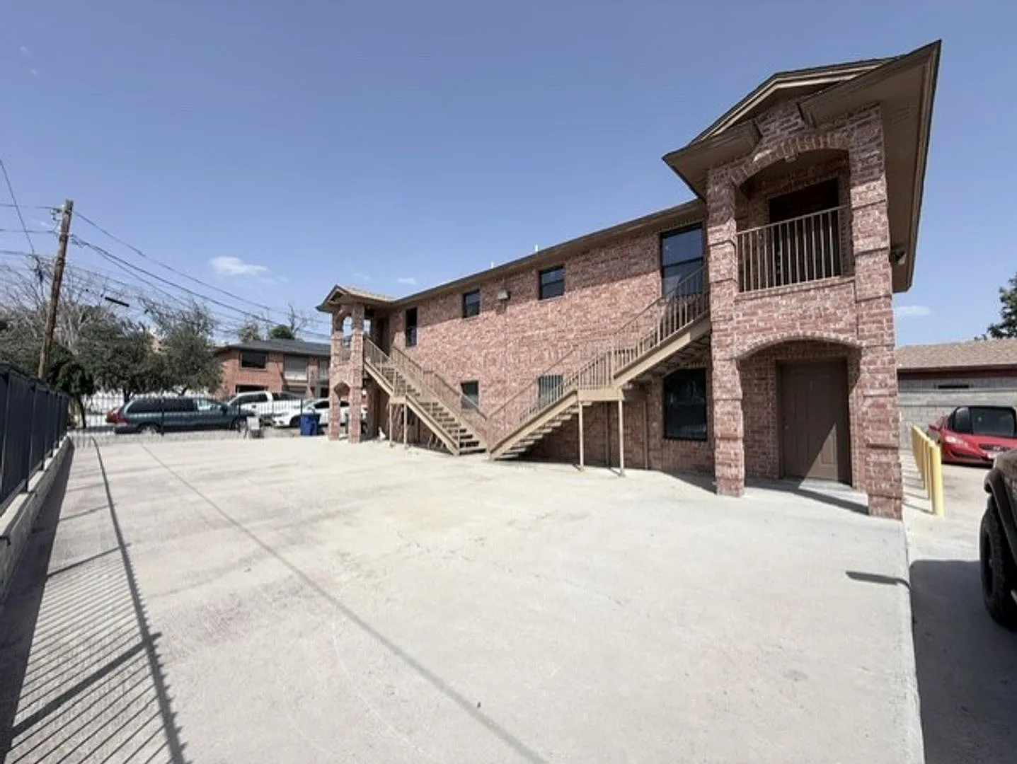 Laredo Apartments — Photo 2