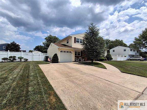 3rd image of 46 Richards Dr