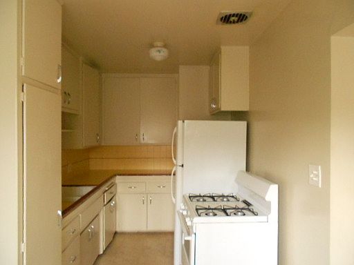 2nd image of 1009 Loma Ave APT 1