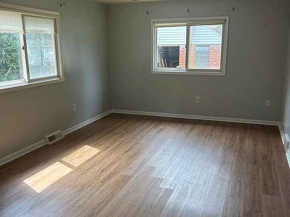 5th image of 3044 Roosevelt St