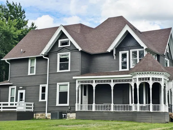 1862 Timber Ave, Charles City, IA 50616