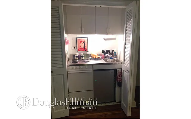 Rented by Douglas Elliman | media 33