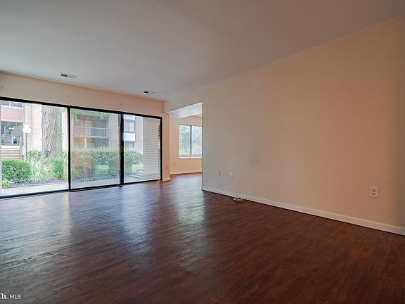 5th image of 9700 Kingsbridge Dr APT 2