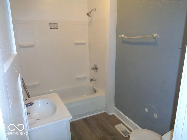 810 N Bradley Ave #0 — Photo 8