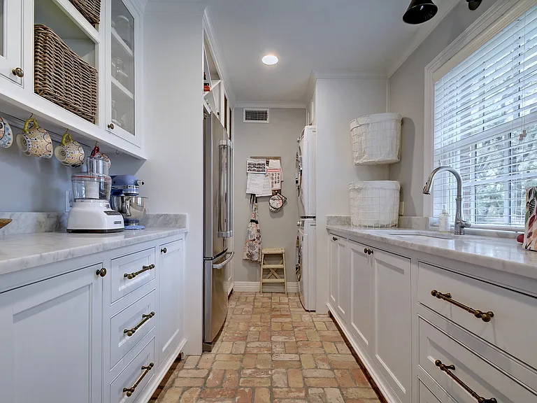 2832 San Gabriel St — Photo 24