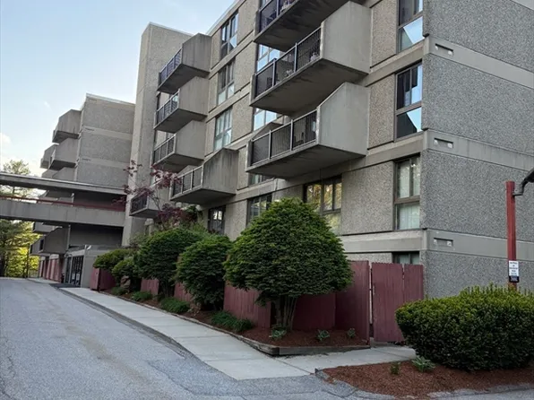 55 Tall Oaks Dr Unit T5, Weymouth, MA 02190