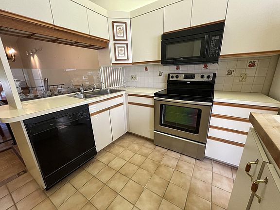 3rd image of 10918 SE Stonehill Lane