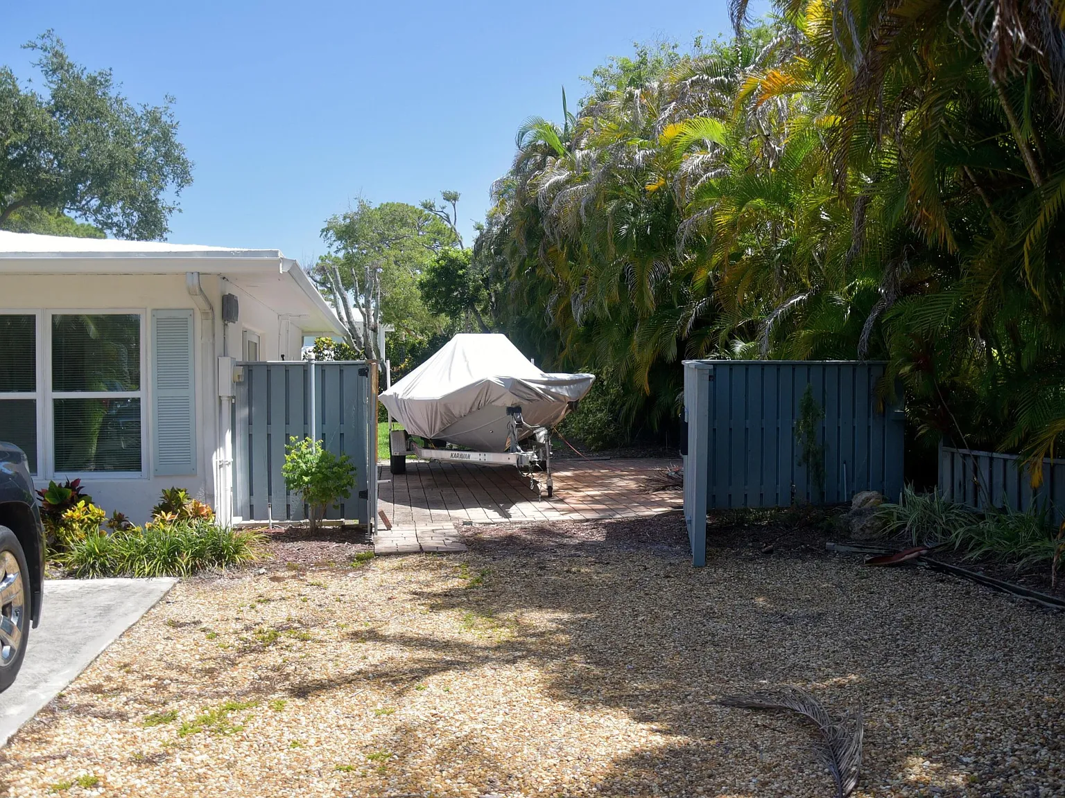 3 bed, 2.0 bath, 1196 sqft, $4,500 — Photo 2