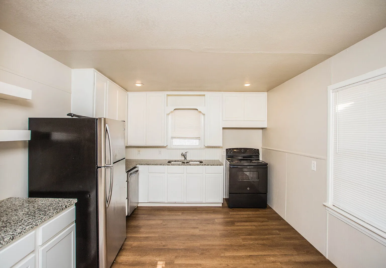 4 bed, 3.0 bath, 1596 sqft, $2,200 — Photo 2