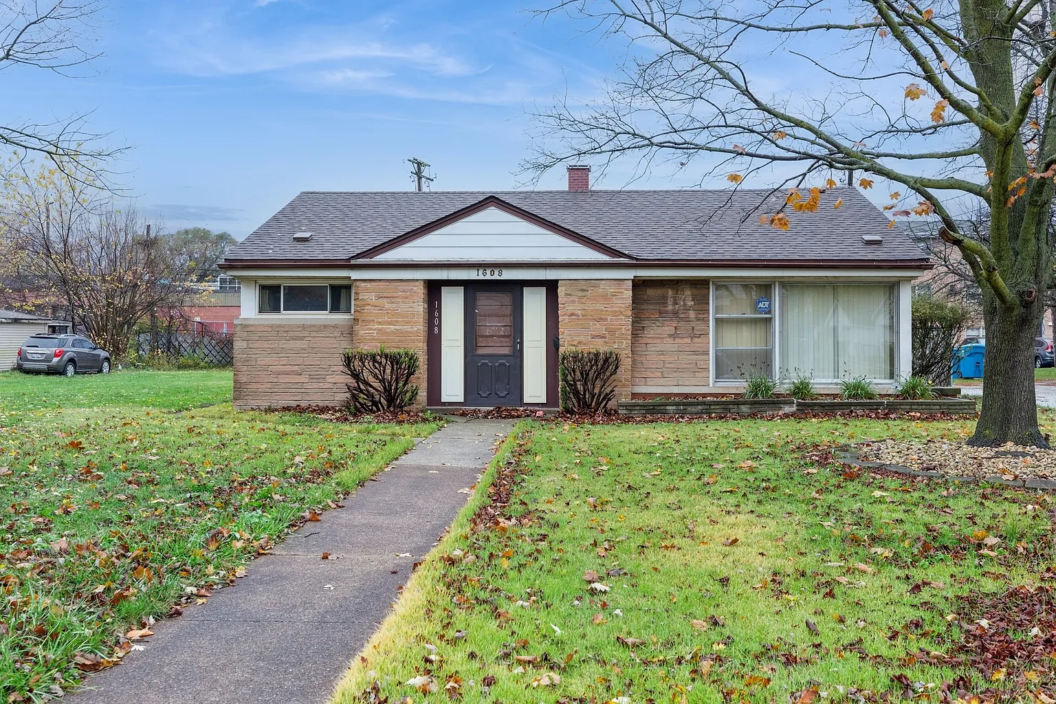 1608 Shirley Dr photo 1