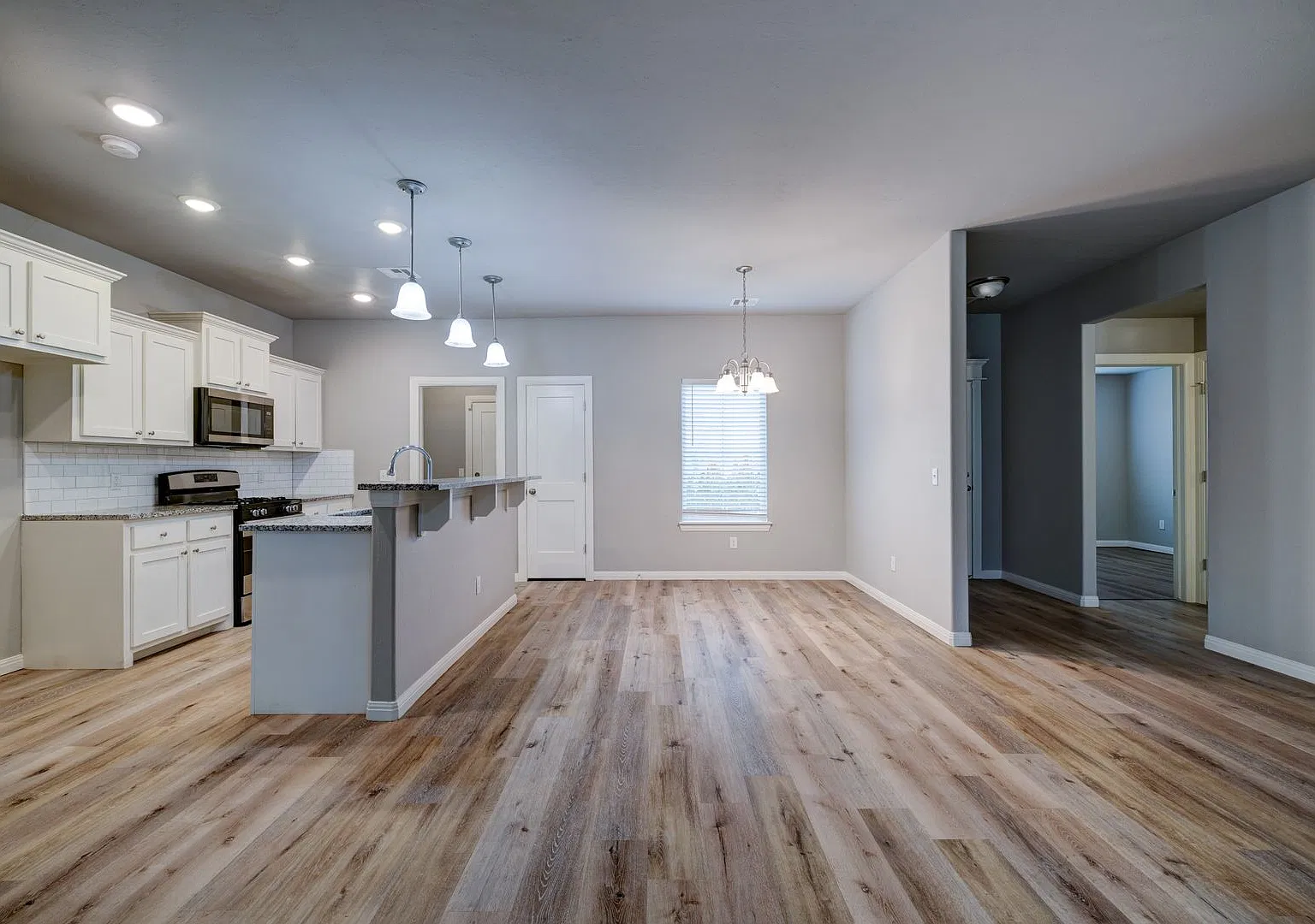 4 Bedroom 2 Bath *Deer Creek Schools* — Photo 4