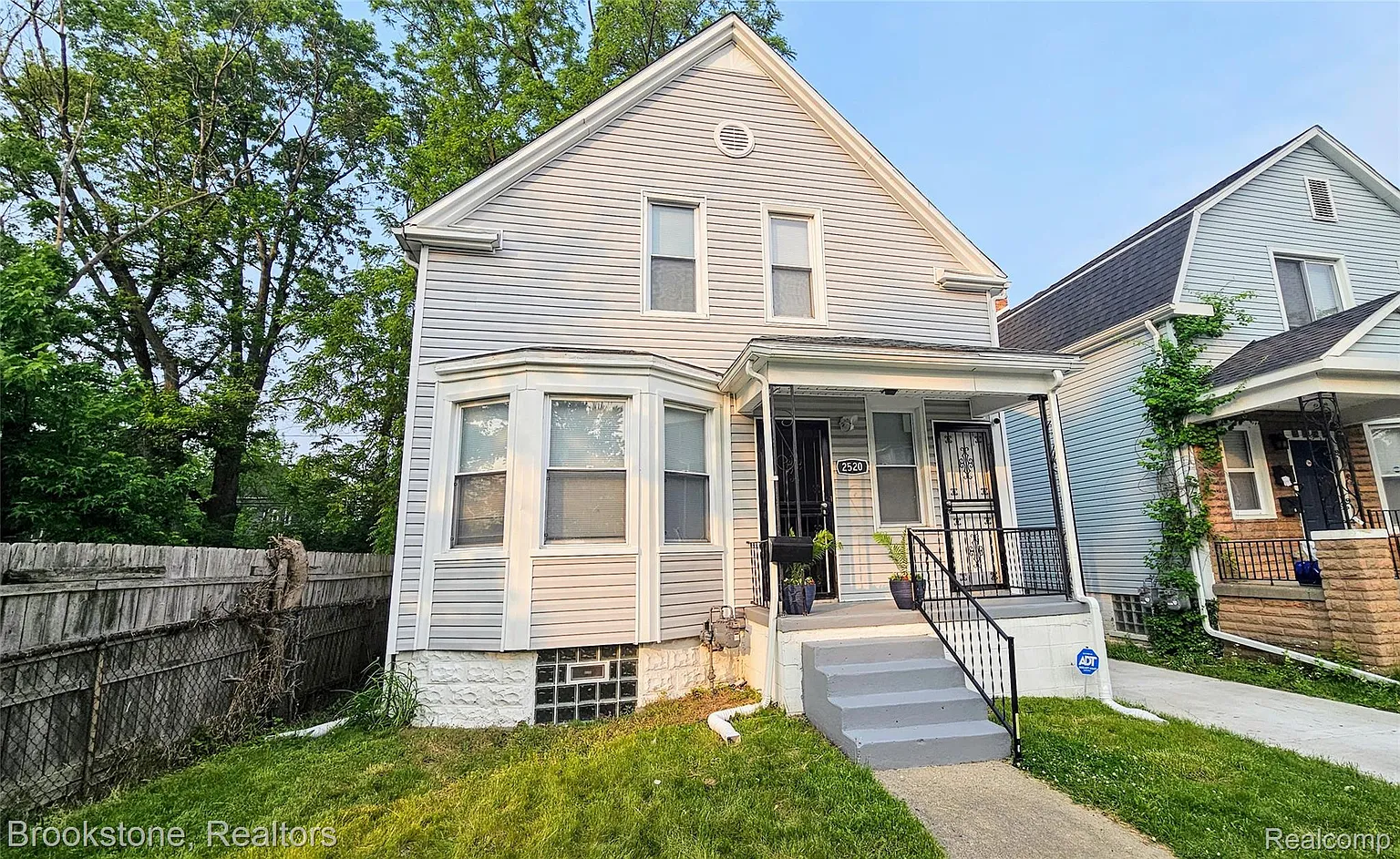 2520 Seyburn St photo 1