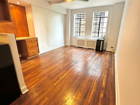 3rd image of 320 E 42nd St APT 903