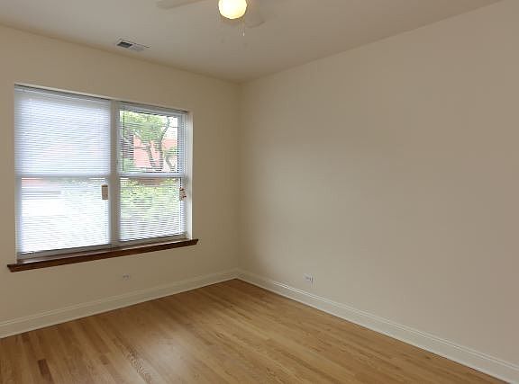 3rd image of 1010 W Sunnyside Ave #2-C