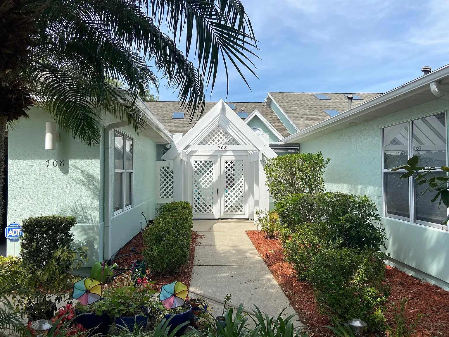 3 bed, 2150 sqft, $2,550 — Photo 2