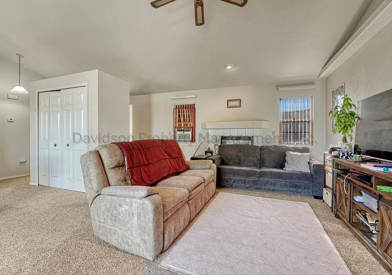 Inviting 3 Bedroom Townhouse on the West Side of Colorado Springs — Photo 3