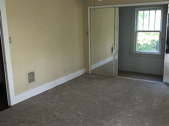 4th image of 3940 Josephine St
