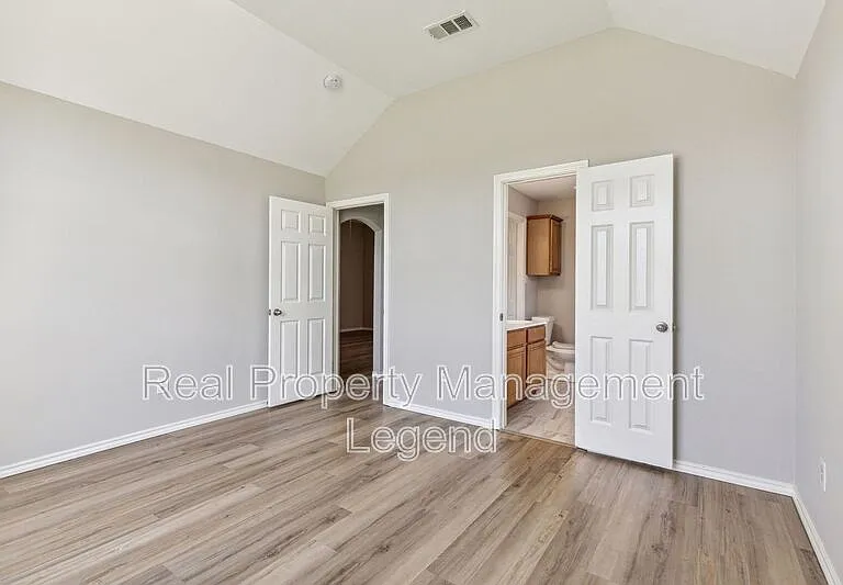 110 Magnolia St — Photo 15