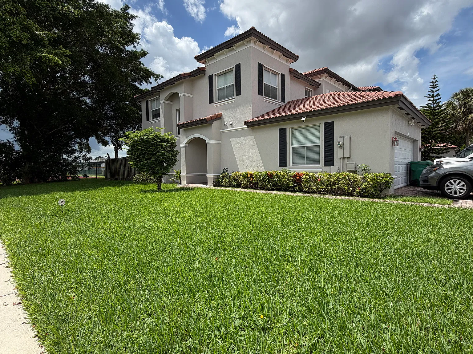 3 bed, 2.5 bath, 1678 sqft, $4,500 — Photo 2