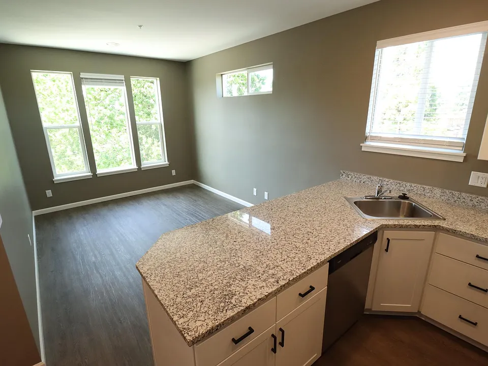 488 Strand Ave SE #200